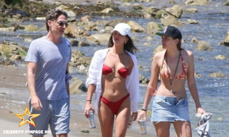 Zach Braff chega à praia em Malibu com duas amigas