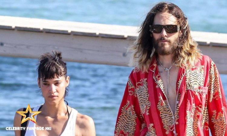 Jared Leto & Sofia Boutella sai em férias em Saint-Tropez