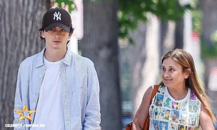 Timothee Chalamet dá almoço com sua mãe Nicole Flender em L.A.