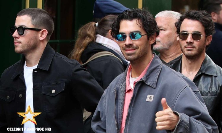 Os Jonas Brothers triplicam os óculos de sol em Londres