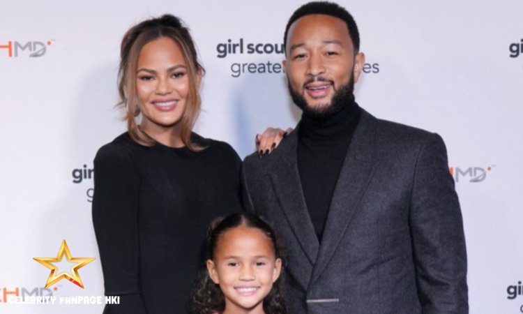 Filha de Chrissy Teigen e John Legend, Luna se junta a eles em evento das escoteiras