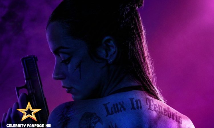 Ana de Armas mostra tatuagens fora de trás para o cartaz de 'Ballerina'