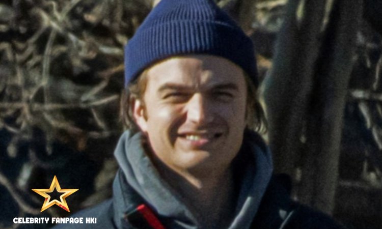 Joe Keery se agasalha ao chegar na quinta temporada de 'Stranger Things', ambientada em Atlanta