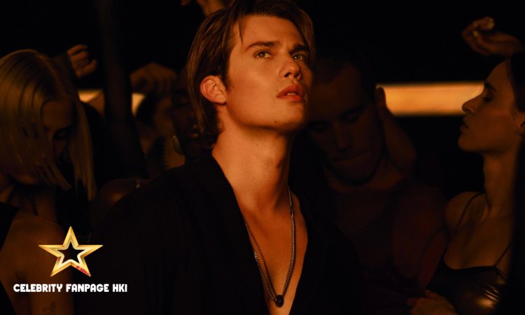 Nicholas Galitzine em He-Man e Nostalgic Scents