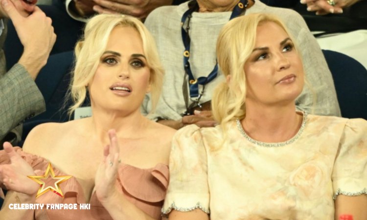 Rebel Wilson e a esposa Ramona Agruma revestem vestidos de noiva de Sydney no Aberto da Austrália