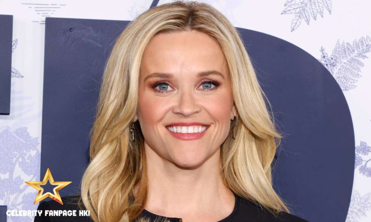 Reese Witherspoon chega em conjunto preto com babados ao lado de Will Ferrell na   estreia de You're Cordially Invited