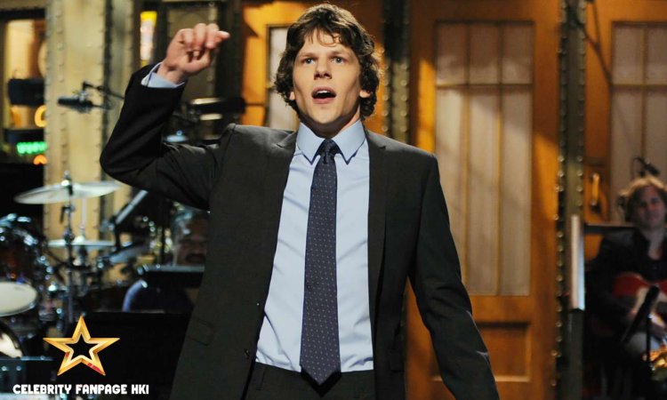 Jesse Eisenberg diz que tem "apenas más lembranças" de apresentar o SNL : "Fiz uma coisa tão idiota"