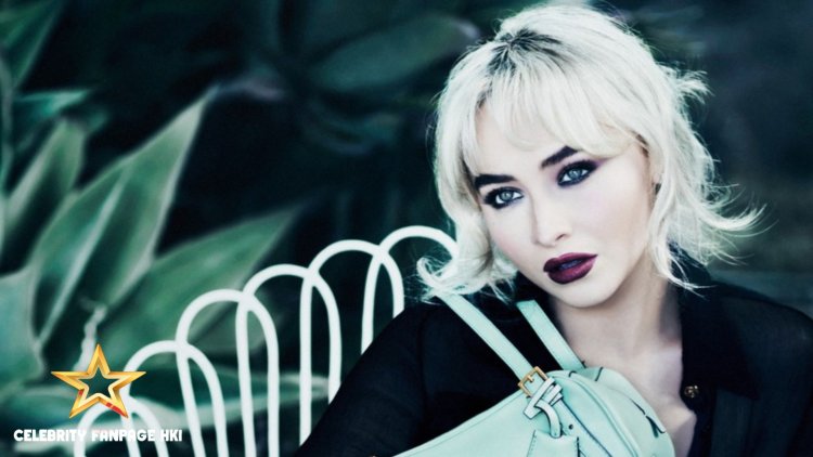 Sabrina Carpenter revela como a Versace a empodera e estrela nova campanha da marca