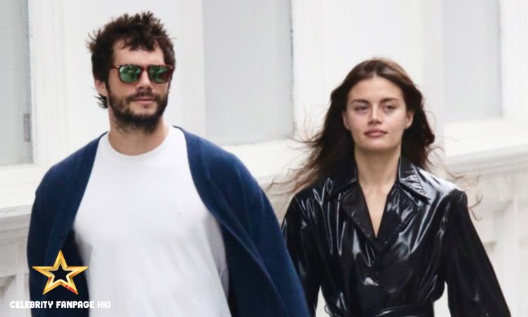 Dylan O'Brien e a namorada Rachael Lange dão as mãos durante caminhada por Nova York