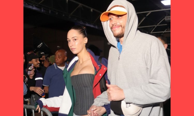 Pete Davidson e sua namorada Elsie Hewitt de mãos dadas em um jogo dos Knicks em Nova York!